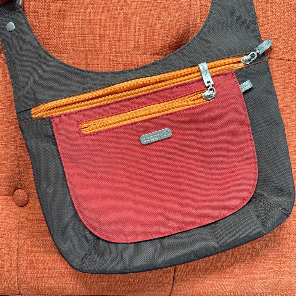 Baggalini Two-Tone cross body Shoulder Bag - Picture 2 of 9